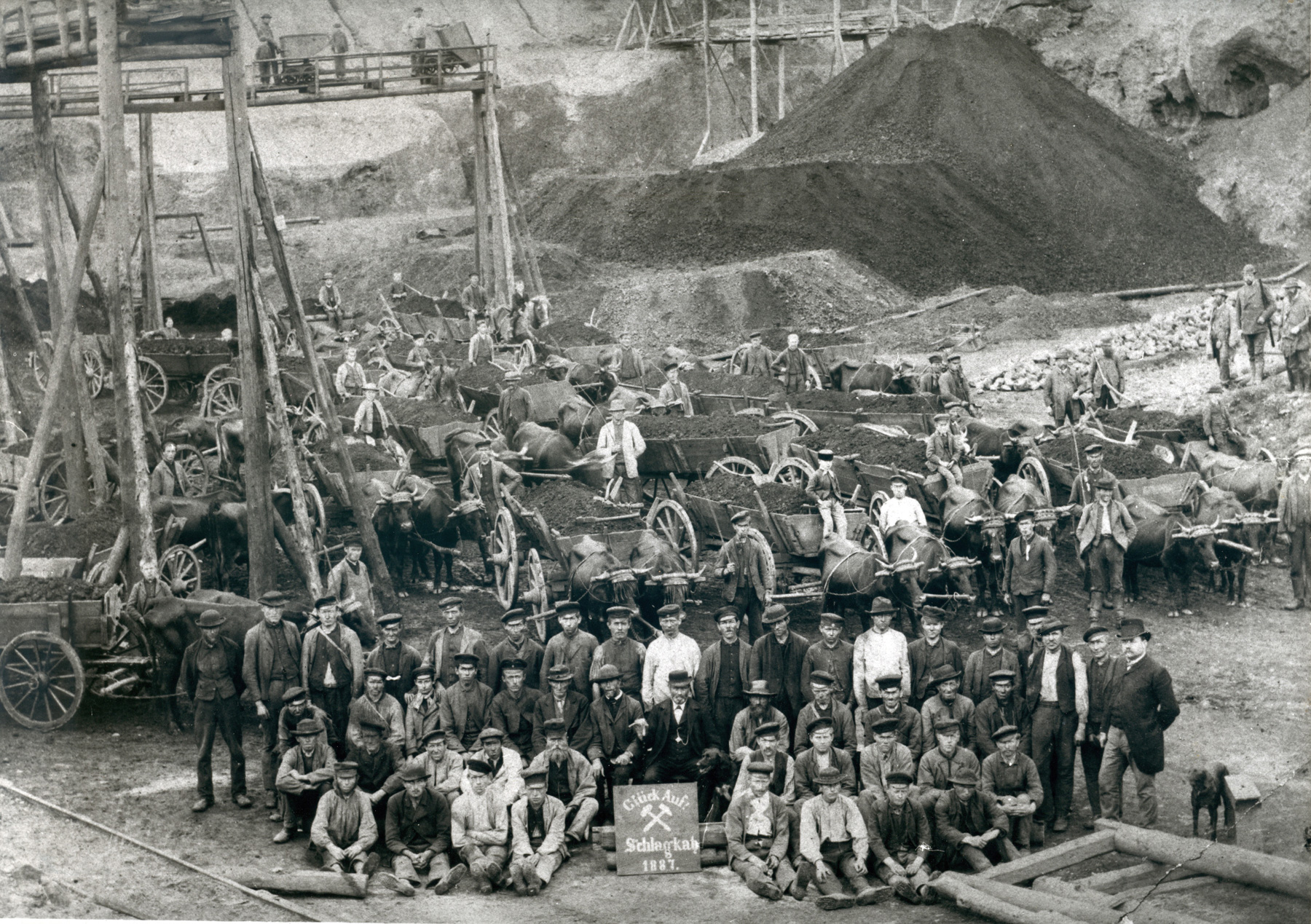 Die Belegschaft der Grube Schlagkatz im Jahre 1887 Foto: Rolf Georg